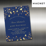 Invitation Magnétique fête d'anniversaire marine bleu or étoiles luxe<br><div class="desc">Un aimant d'invitation pour la fête d'anniversaire de 40e (ou n'importe quel âge) pour lui et elle. Un arrière - plan bleu marine décoré d'étoiles faux or. Personnalisez et ajoutez un nom et des détails du parti.</div>