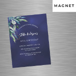 Invitation Magnétique Jour d'anniversaire bleu marine<br><div class="desc">Arrière - plan bleu marine,  décoré de verdure. La couleur bleue est inégale. Personnalisez et ajoutez votre nom et les détails de votre fête.</div>