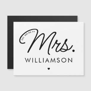 Invitation Magnétique Madame personnalisée. Moderne Élégant Script Nouve