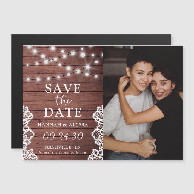 Invitation Magnétique Rustic Lights LGBTQ Photo Save the Date Card (Devant / Derrière)