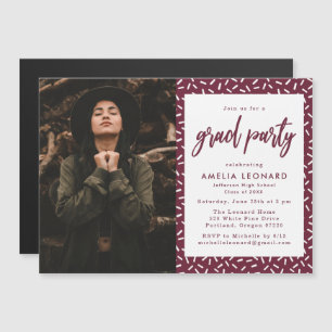Invitation Magnétique Script Bourgogne moderne Photo Graduation Party