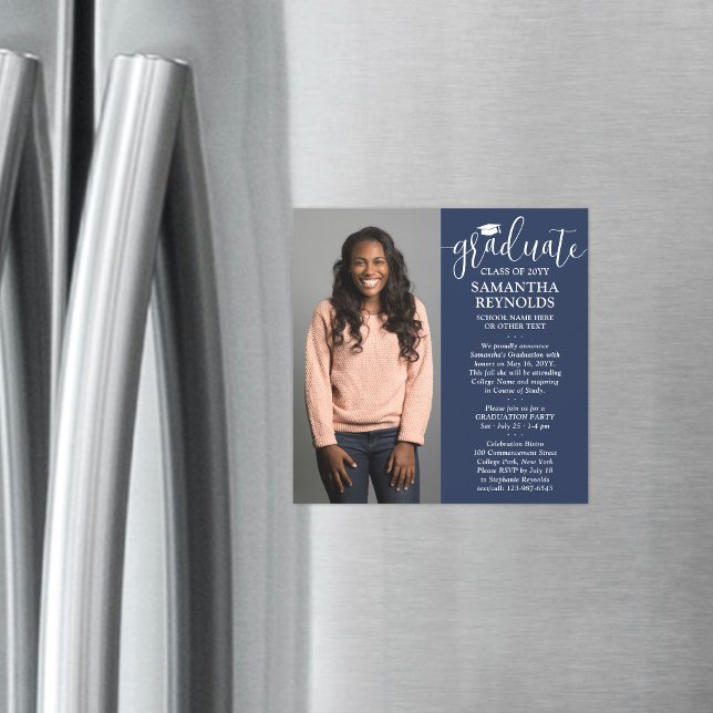 Invitation Magnétique Script moderne Marine Bleu & Blanc 1 Diplôme photo (Créateur téléchargé)