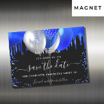 Invitation Magnétique Sweet 16 noir bleu royal enregistrer l'aimant de d<br><div class="desc">Un arrière - plan noir décoré de gouttes bleues royales,  confettis et ballons. Personnalisez et ajoutez une date et un nom/âge. Le texte : Save the Date est écrit avec un grand script de style à la main tendance.</div>