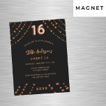 Invitation Magnétique Sweet 16 noir rose or étoiles luxe<br><div class="desc">Pour une soirée Sweet 16,  16ème anniversaire. Un arrière - plan noir. Décoré d'étoiles dorées roses. Personnalisez et ajoutez un nom,  les détails de la fête,  l'année de naissance. Le nom est écrit avec un script de style manuscrit</div>