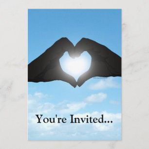 Invitation Mains en forme de coeur Silhouette sur ciel bleu
