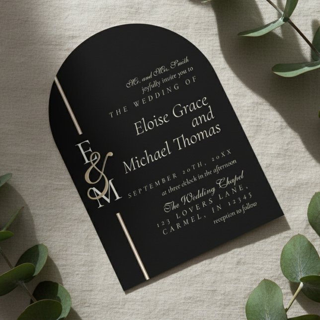 Invitation Mariage à l'arc de cravate noire en script monogra (Announce your special day with this luxurious Modern Monogram Script Arch Wedding Invitation!)