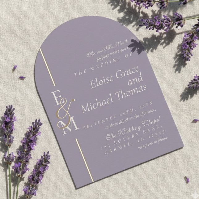 Invitation Mariage à l'Arche Lavande en Écriture Monogramme M (Announce your special day with this luxurious Monogram Script Lavender Arch Wedding Invitation!)