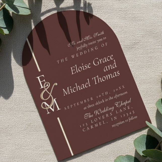 Invitation Mariage à l'Arche Rouge Profond en Écriture Modern (Announce your special day with this luxurious Modern Monogram Script Red Arch Wedding Invitation!)