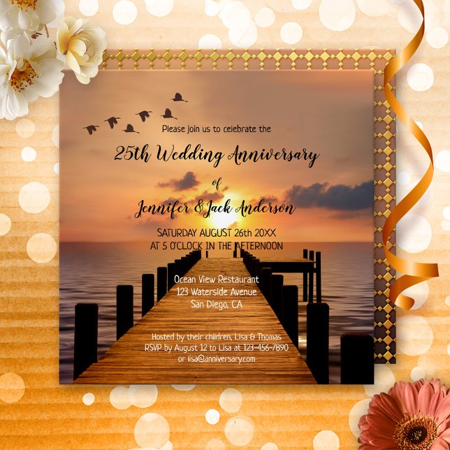 Invitation Mariage Anniversaire de coucher de soleil côtier n (A romantic wedding anniversary invitation featuring a sunset on a jetty at the waterfront)