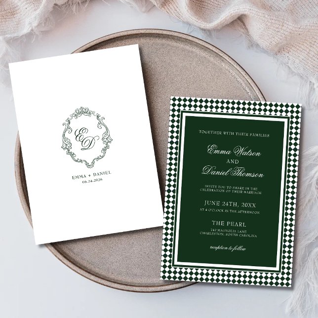 Invitation Mariage au monogramme classique de couleur vert ém (Emerald green crest monogram wedding invitation adds personalized elegance to your day.)