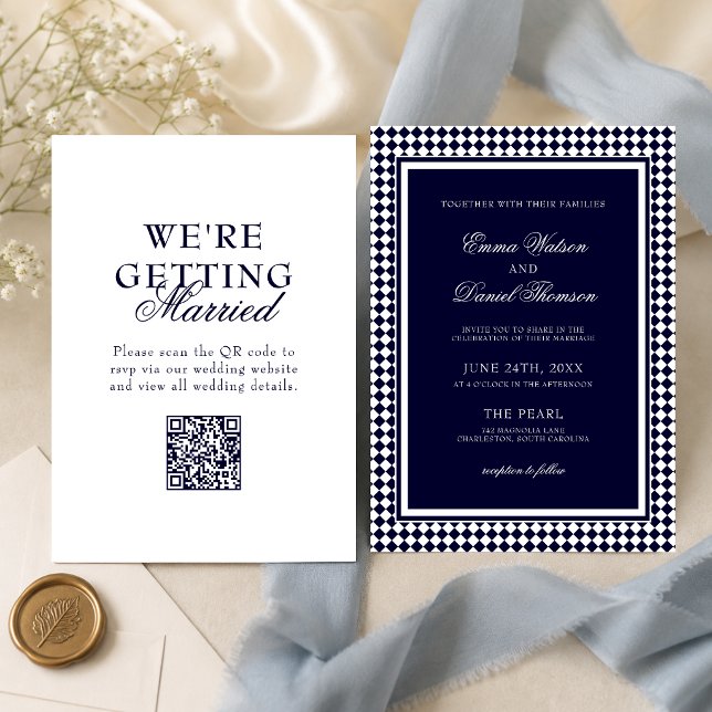 Invitation Mariage avec code QR et bordure Harlequin bleu mar (Navy blue QR code wedding invitation makes sharing details simple and elegant.)