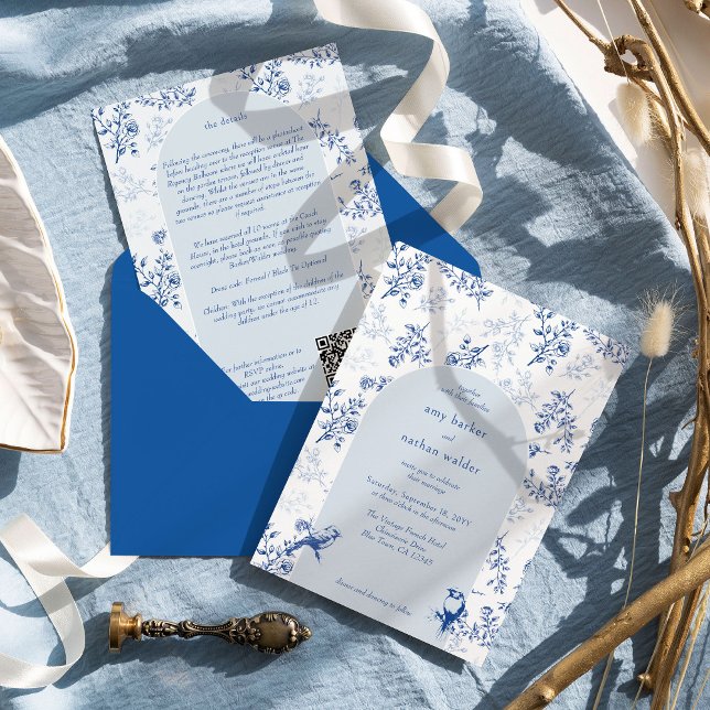 Invitation Mariage avec code QR et détails floraux bleus de s (All in One Blue Floral Wedding Invitation from the Chinoiserie Wedding Collection by Darling & May)