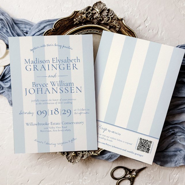 Invitation Mariage Chic Code QR Rayures Bleu Poussiéreux Arge (Elegant Dusty Blue and Ivory Stripes Classic Simple Coastal Chic Modern QR Code Wedding Invitation)