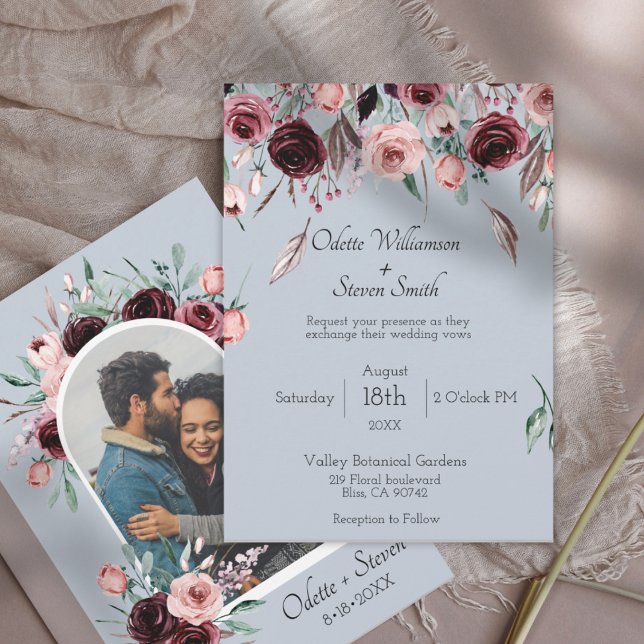 Invitation Mariage d'arc photo floral bleu et bordeaux (Rustic Country Dusty Blue Blush and Burgundy Photo Wedding Invitation)