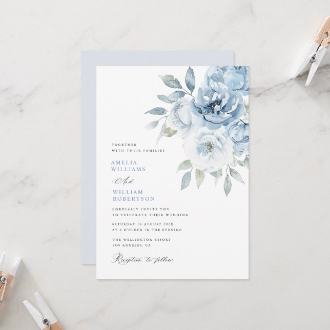 Invitation mariage de calligraphie florale bleu poussiéreux (Devant/Arrière en situation)