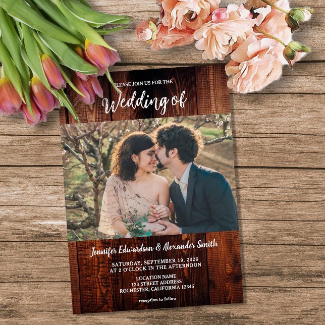 Invitation Mariage de campagne photo en bois de grange rustiq (Rustic barn wood photo country wedding invitation. You can add your own photo and text.)