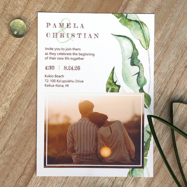 Invitation Mariage de feuilles tropicales vert brun Photo  (Light Green Tropical Leaves Photo Wedding Invitation, Sage Green and Brown Theme Colors)