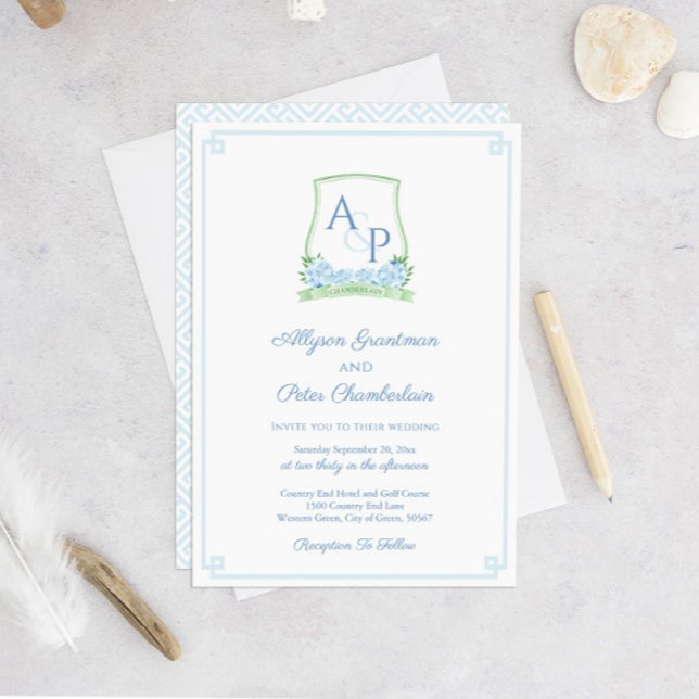Invitation Mariage de la crête botanique bleu vert intemporel (Sage Green Light Blue Watercolor Monogram Crest Wedding Invitation With Pale Blue Greek Key Backer)