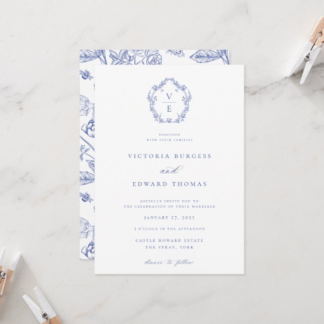 Invitation Mariage de monogramme de la crête bleue Regency (Devant/Arrière en situation)