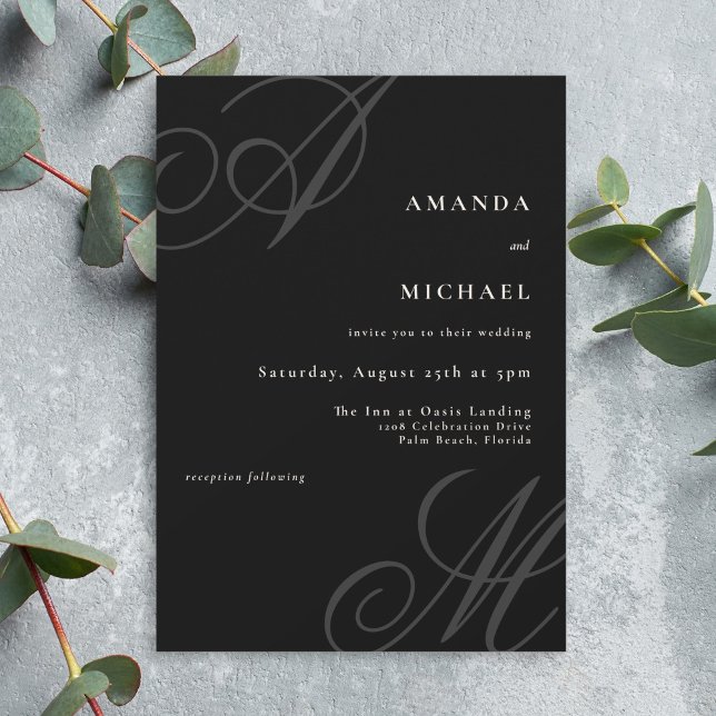 Invitation Mariage de monogramme minimal élégant Black Modern (A simple elegant wedding invitation with calligraphy monogram initials along the edges.)