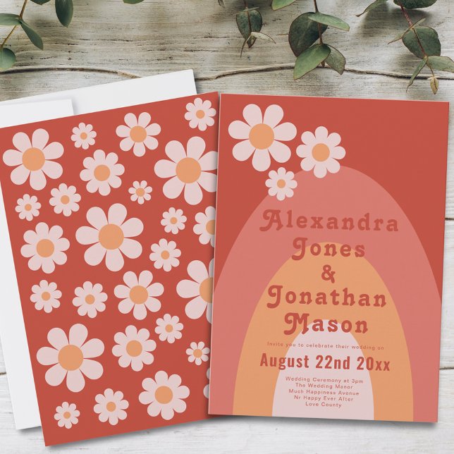 Invitation Mariage de pêche moderne les années 70 rétro (Retro 70s vintage daisy arch orange wedding invitation with groovy typography )
