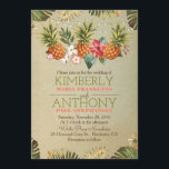 Invitation mariage de plage aux ananas tropicaux<br><div class="desc">Invitations vintages de mariage tropical avec lampes à cordes,  feuilles de palmiers et ananas - aloha ananas - aloha été sur la plage</div>