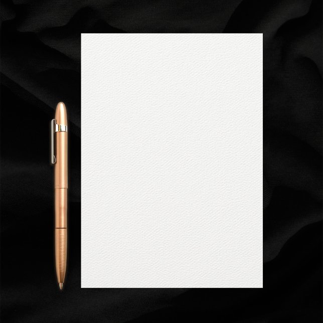 Invitation Mariage de poids de 110 lb blanc plat 16,6 pte (Felt white blank wedding invitation. Pen for scale.)