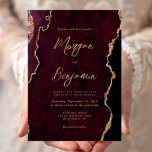 Invitation Mariage de script de l'Agate rouge de Bourgogne<br><div class="desc">Cette élégante invitation de mariage présente une image arrière - plan d'agate d'aquarelle rouge bordeaux,  parée de parties scintillant en faux or. Le texte personnalisable combine écriture manuscrite moderne couleur or,  cuivre et polices italiques. L'envers présente un design coordonné d'agate bordeaux et or.</div>