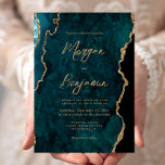 Invitation Mariage de script moderne Turquoise Blue Agate<br><div class="desc">Cette élégante invitation de mariage présente une image arrière - plan d'agate d'aquarelle bleue turquoise parée de parties scintillant en faux or. Le texte personnalisable combine écriture manuscrite moderne couleur or,  cuivre et polices italiques. L'envers dispose d'un design d'agate turquoise et or coordonné.</div>