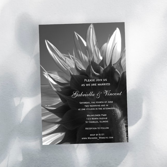 Invitation Mariage de tournesol du Jardin noir et blanc (Invite guests to your garden party marriage with the Black and White Sunflower Wedding Invitation.)