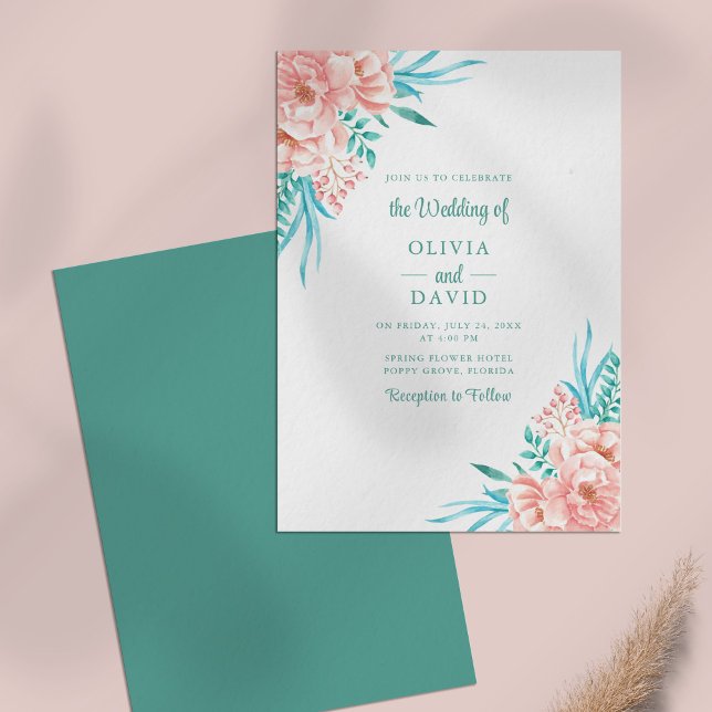 Invitation Mariage d'été floral pêche et turquoise (Peach and Turquoise Floral Summer Wedding Invitation on a pale pink table.)