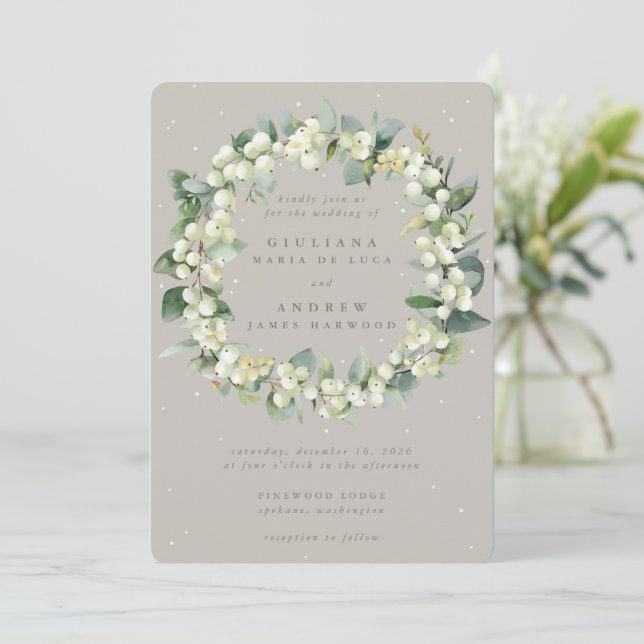 Invitation Mariage d'hiver Greige Snowberry+Eucalyptus Wreath (Debout devant)