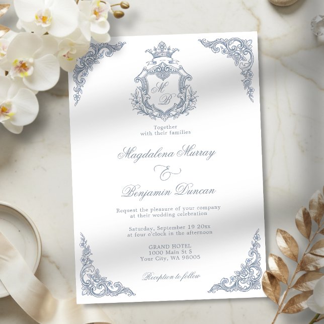 Invitation Mariage Dusty Blue Crest Monogramme Rouleaux Royau (Créateur téléchargé)
