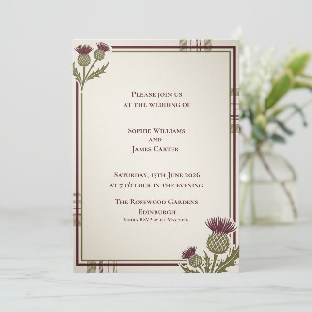 Invitation Mariage Écossais Coin Thistle Tartan Violet (Debout devant)