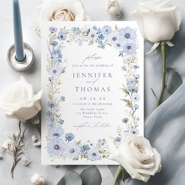 Invitation Mariage Élégant avec Bordure de Fleurs Sauvages Bl (Dusty Blue Elegant Wildflower Border Wedding Invitation)