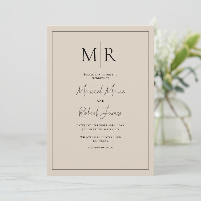 Invitation Mariage élégant moderne beige avec monogramme (Debout devant)