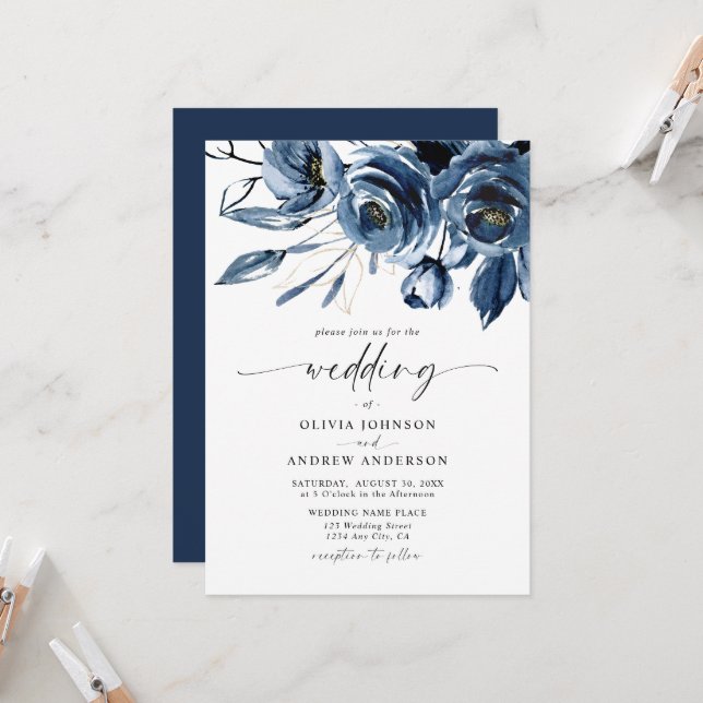 Invitation Mariage Élégant Moderne Fleurs Bleu Marine & Écrit (Devant/Arrière en situation)