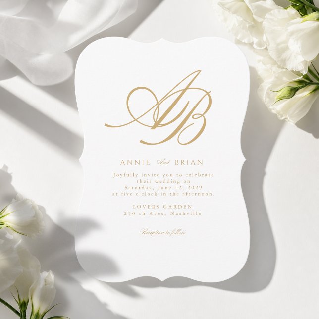 Invitation Mariage Élégant Monogramme Blanc Beige Or (Elegant Monogram White Beige Gold Wedding Invitation)