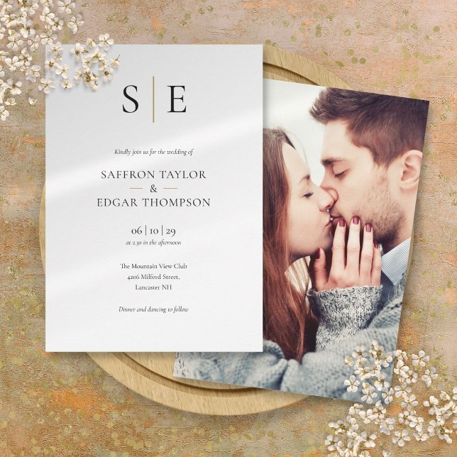 Invitation Mariage élégant photo noir or monogramme (Elegant Monogram Gold Black Photo Wedding Invitation)