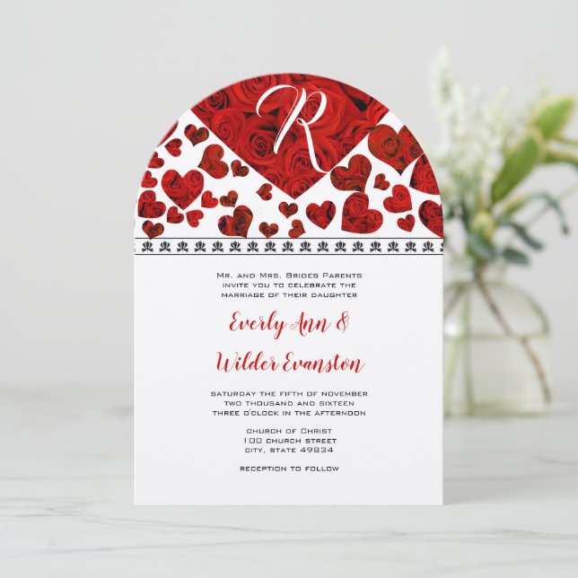 Invitation Mariage Élégant Roses Rouges et Cœurs (Debout devant)
