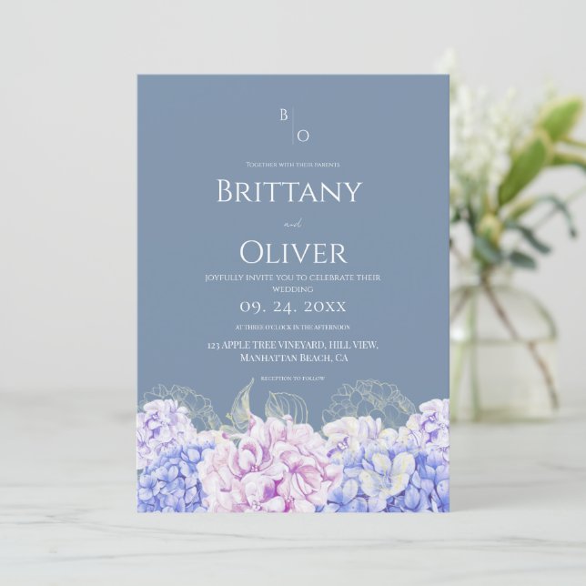 Invitation Mariage Floral Bleu Poussiéreux et Blanc Moderne (Debout devant)