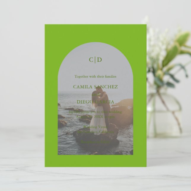 Invitation Mariage moderne Camila Green Arch (Debout devant)