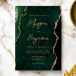 Invitation Mariage moderne Emerald Green Agate<br><div class="desc">Cette élégante invitation de mariage présente une image arrière - plan d'agate d'aquarelle vert émeraude parée de parties scintillant en faux or. Le texte personnalisable combine écriture manuscrite moderne couleur or,  cuivre et polices italiques. L'envers présente un design coordonné vert émeraude et or agate.</div>