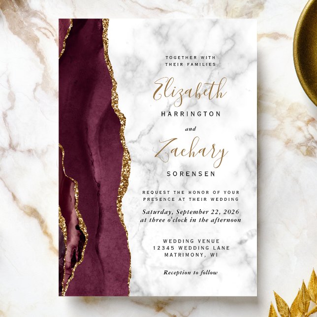 Invitation Mariage moderne en marbre doré de Bourgogne (A perfect choice for a burgundy and gold themed wedding.)