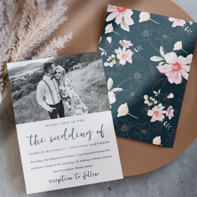 Invitation Mariage photo couleur rose blanc bleu (This whimsical blue floral wedding invitation includes one photo and pretty script with pink flowers)