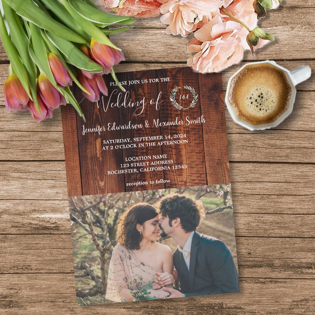 Invitation Mariage photo rustique en bois de grange de campag (Rustic barn wood monogrammed photo country wedding invitation. )