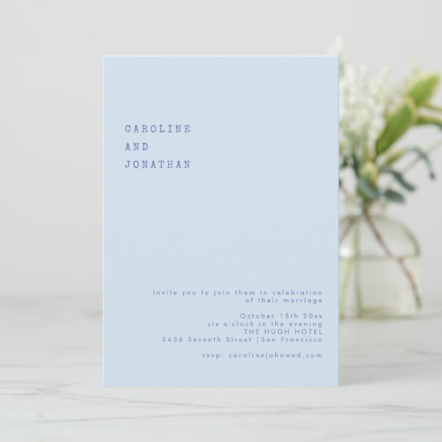 Invitation Mariage Police de Machine à Écrire Rétro Bleu Mini (Debout devant)