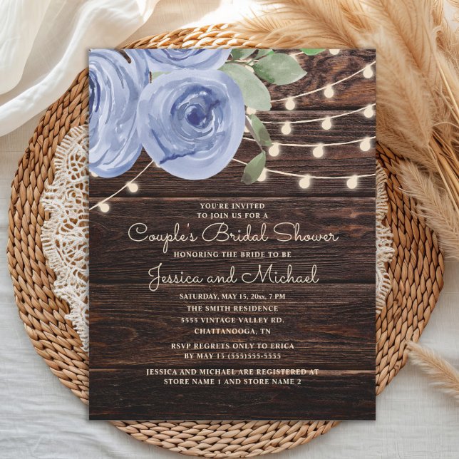 Invitation Mariage rustique bleu floral Shower de la mariée (Rustic wood and dusty blue watercolor floral couple's bridal shower invitation)