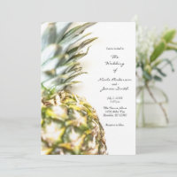 Mariage sur la plage de l'île tropicale à l'ananas