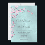Invitation Mariage Turquoise rose cerise en fleurs<br><div class="desc">Jolie fleur de cerisier rose et deux mignons papillons sur un arrière - plan floral turquoise chatoyant. Noms de mariée et de mariée dans un élégant script calligraphique.</div>